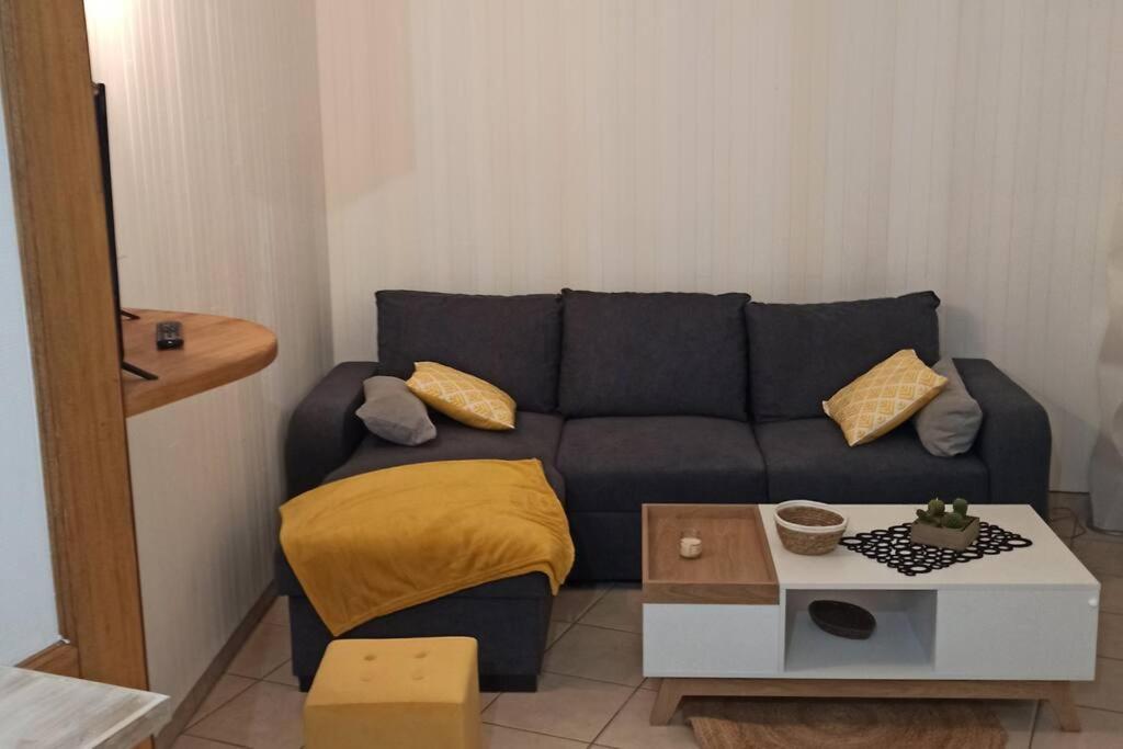 Petite Maison De Bourg Proche A84 Ferienhaus *